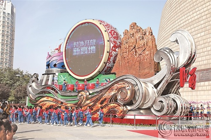 “奮進山西”國慶彩車運城(晉南片區(qū))巡展暨群眾文化 活動側(cè)記